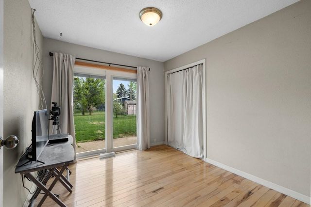 204 2nd St NE, Surrey, ND 58785