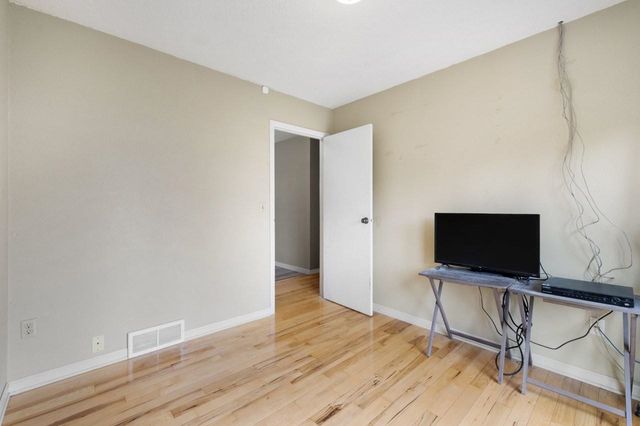 204 2nd St NE, Surrey, ND 58785