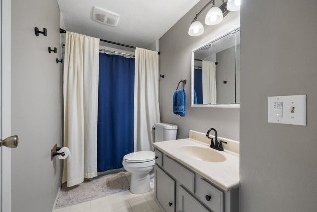 204 2nd St NE, Surrey, ND 58785