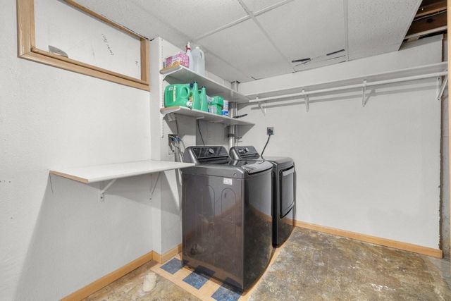 204 2nd St NE, Surrey, ND 58785