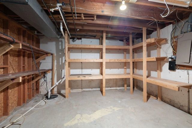 204 2nd St NE, Surrey, ND 58785