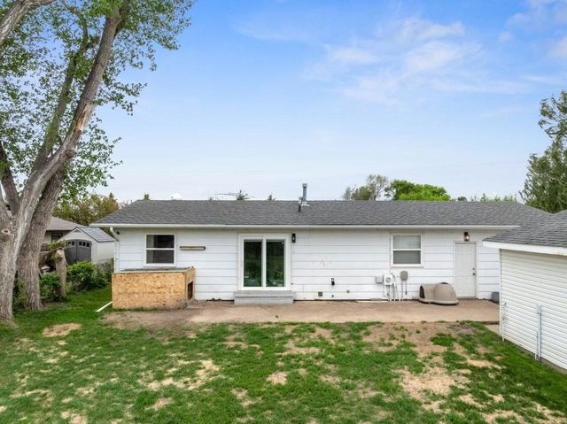 204 2nd St NE, Surrey, ND 58785