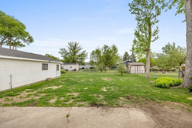 204 2nd St NE, Surrey, ND 58785