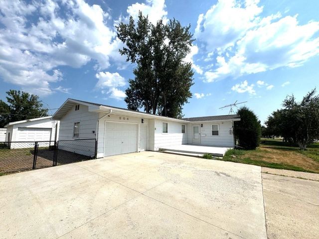 204 2nd St NE, Surrey, ND 58785