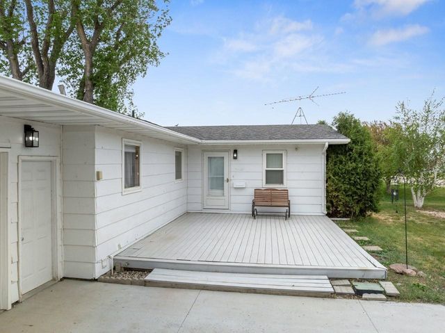 204 2nd St NE, Surrey, ND 58785