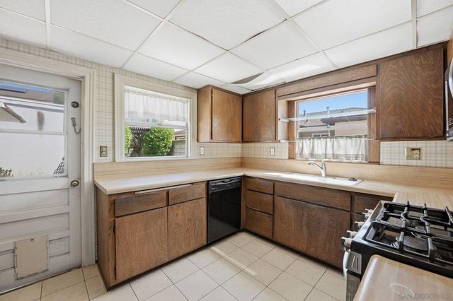 4715 Panorama Dr., San Diego, CA 92116