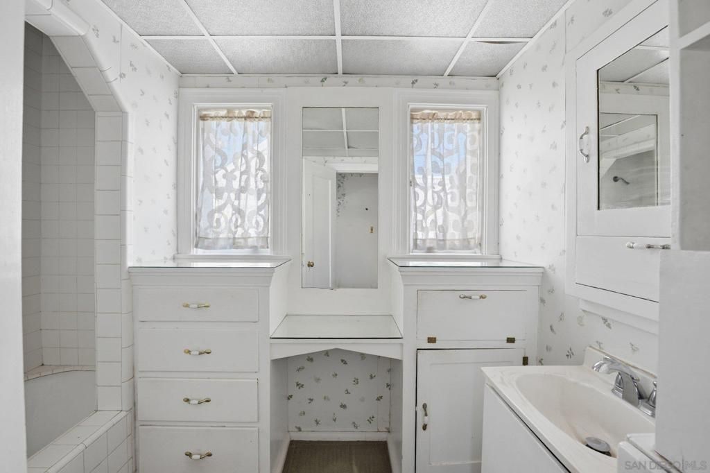 Image 13 of property listing at 4715 Panorama Dr., San Diego, CA 92116