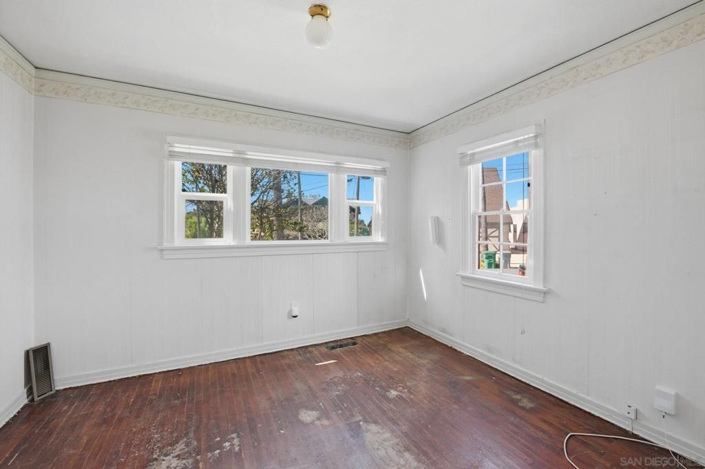 Image 15 of property listing at 4715 Panorama Dr., San Diego, CA 92116