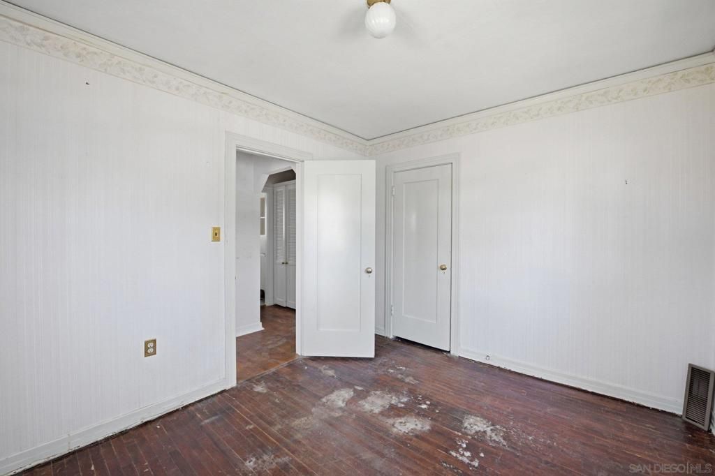 Image 16 of property listing at 4715 Panorama Dr., San Diego, CA 92116