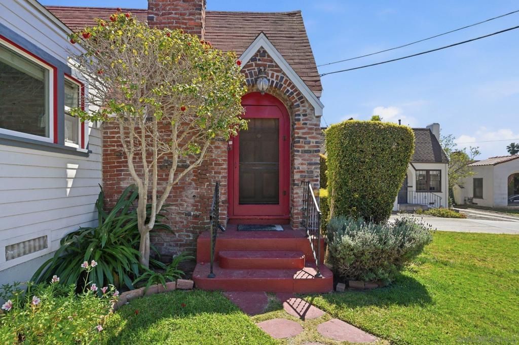 Image 4 of property listing at 4715 Panorama Dr., San Diego, CA 92116