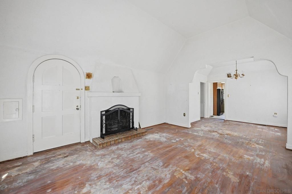 Image 6 of property listing at 4715 Panorama Dr., San Diego, CA 92116