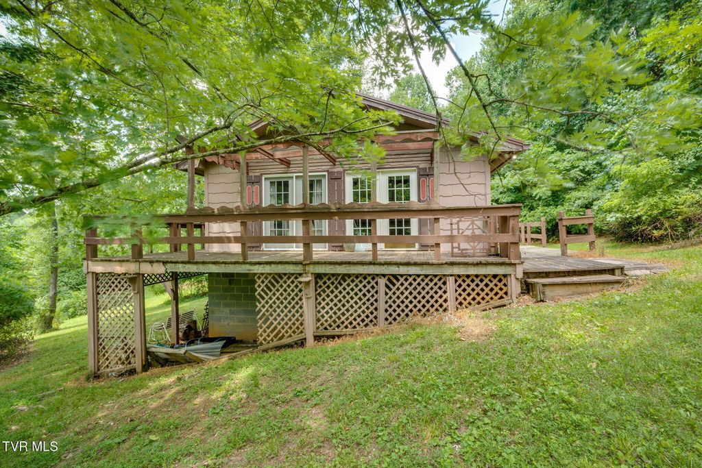 299 Dogwood Drive, Fall Branch, TN 37656
