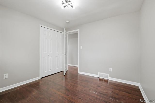 2735 N Williams Lake Road, Waterford, MI 48329