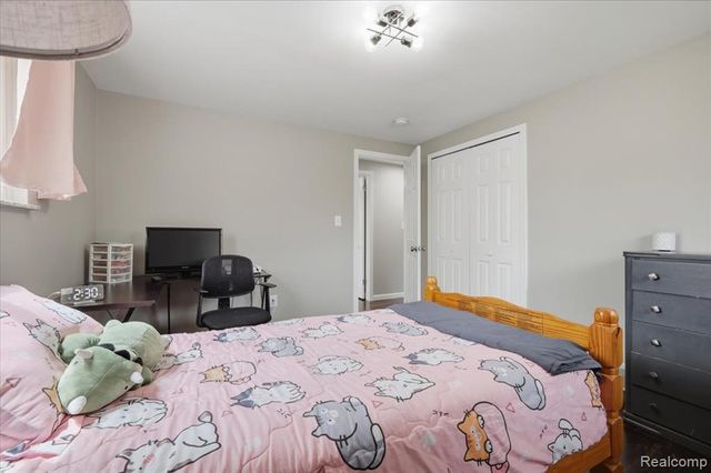 2735 N Williams Lake Road, Waterford, MI 48329