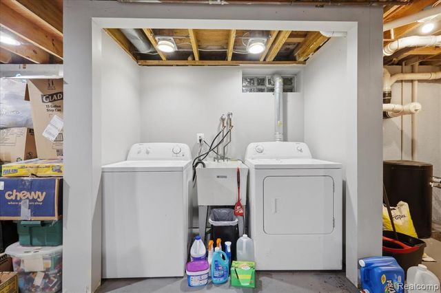 2735 N Williams Lake Road, Waterford, MI 48329