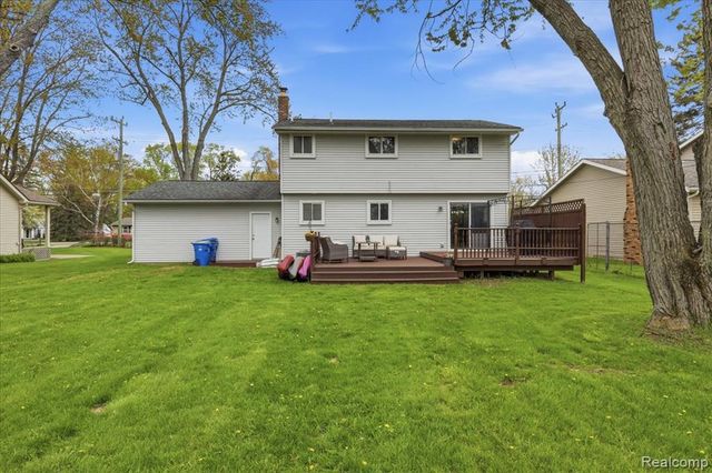 2735 N Williams Lake Road, Waterford, MI 48329