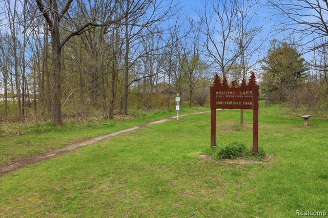 2735 N Williams Lake Road, Waterford, MI 48329