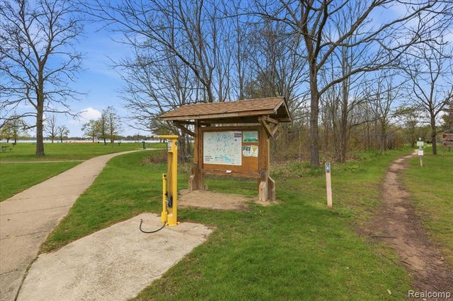 2735 N Williams Lake Road, Waterford, MI 48329