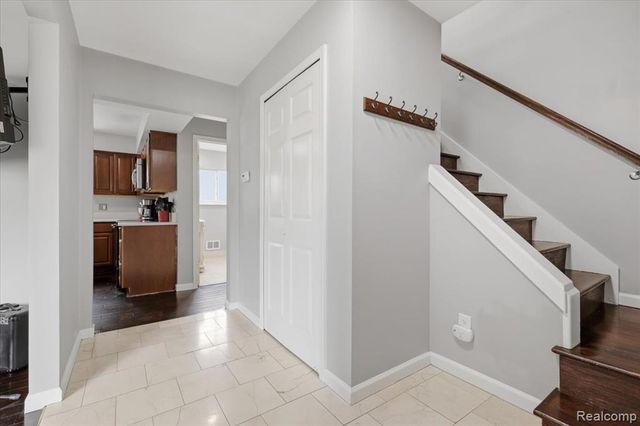 2735 N Williams Lake Road, Waterford, MI 48329