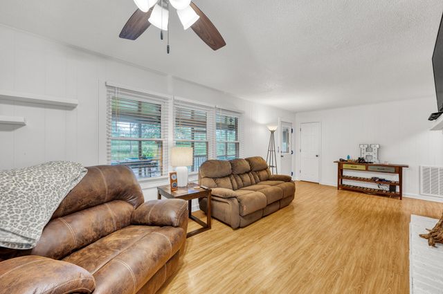 538 Castlebury Road, Walterboro, SC 29488