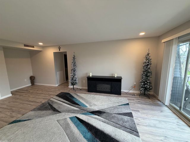 322 Riviera Street, St Clair Shores, MI 48080