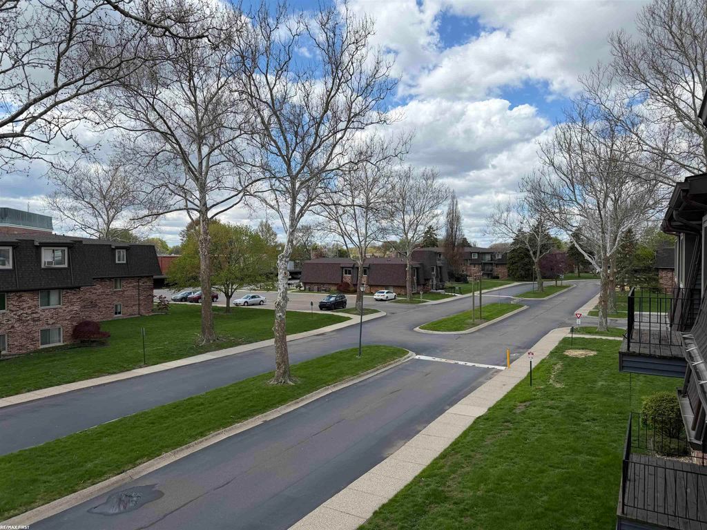 322 Riviera Street, St Clair Shores, MI 48080
