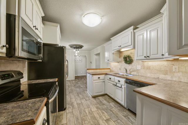 28 Castleton Drive, Ward, AR 72176