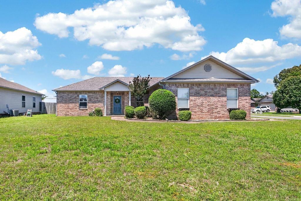 28 Castleton Drive, Ward, AR 72176