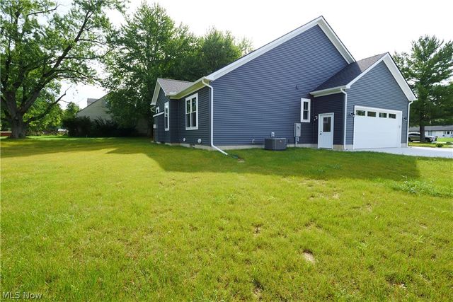 1227 Bell Road, Chagrin Falls, OH 44022