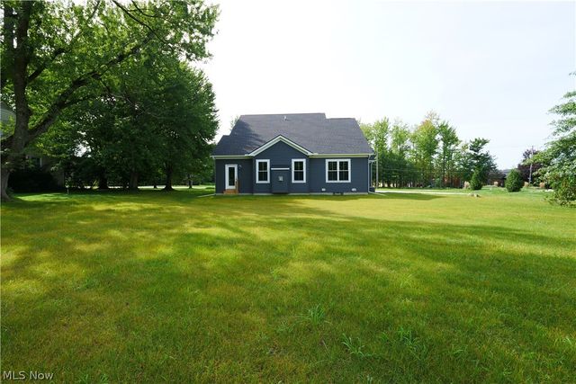 1227 Bell Road, Chagrin Falls, OH 44022