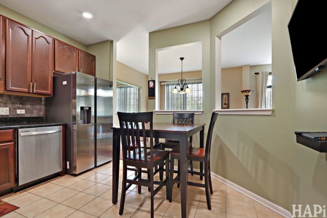 703 Owl Creek Lane, Gurnee, IL 60031