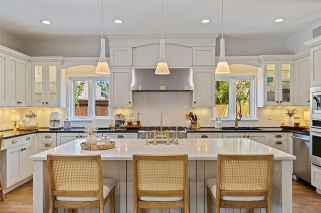 1101 JUNGLE AVENUE N, St Petersburg, FL 33710