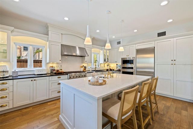1101 JUNGLE AVENUE N, St Petersburg, FL 33710