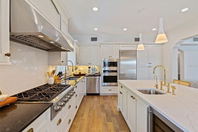 1101 JUNGLE AVENUE N, St Petersburg, FL 33710