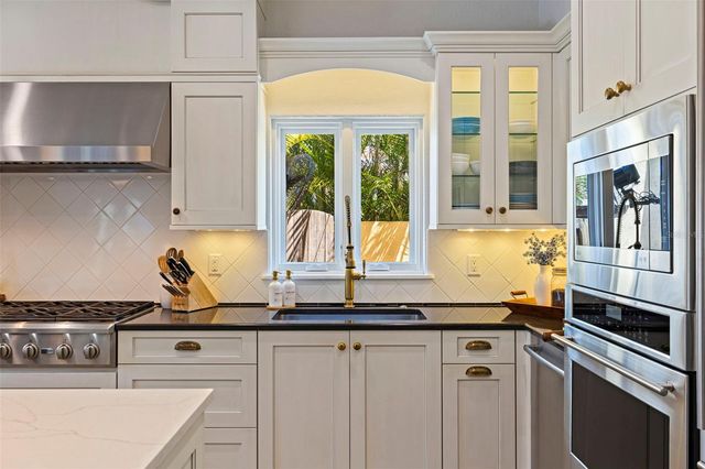 1101 JUNGLE AVENUE N, St Petersburg, FL 33710