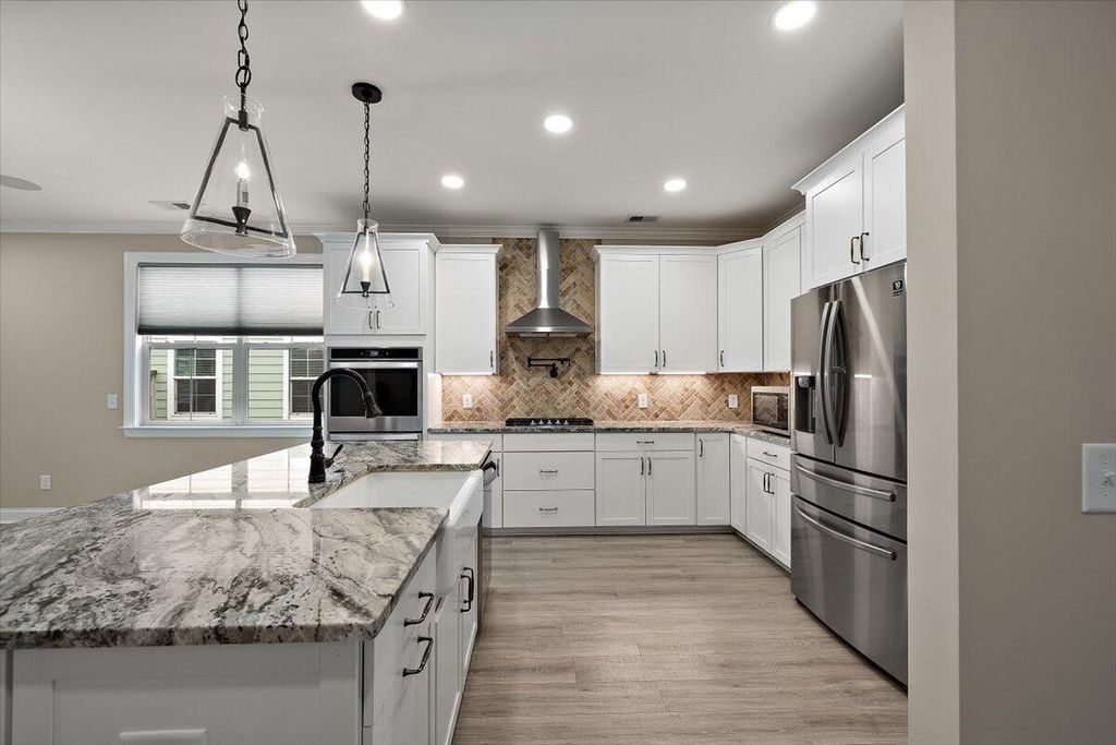 Image 10 of property listing at 656 Yellow Leaf Lane, Summerville, SC 29486