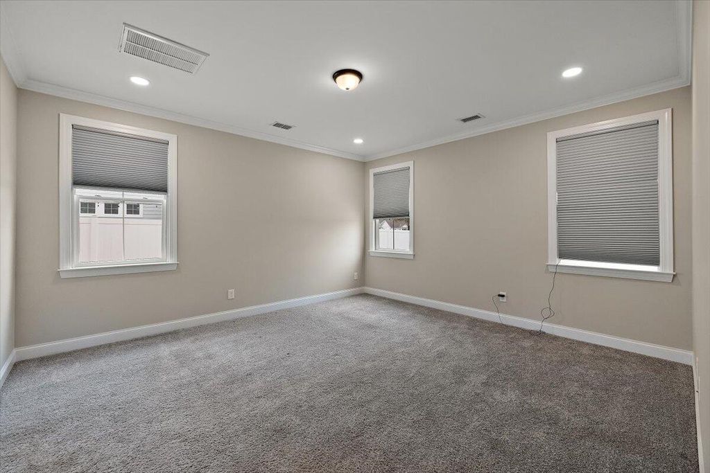 Image 16 of property listing at 656 Yellow Leaf Lane, Summerville, SC 29486