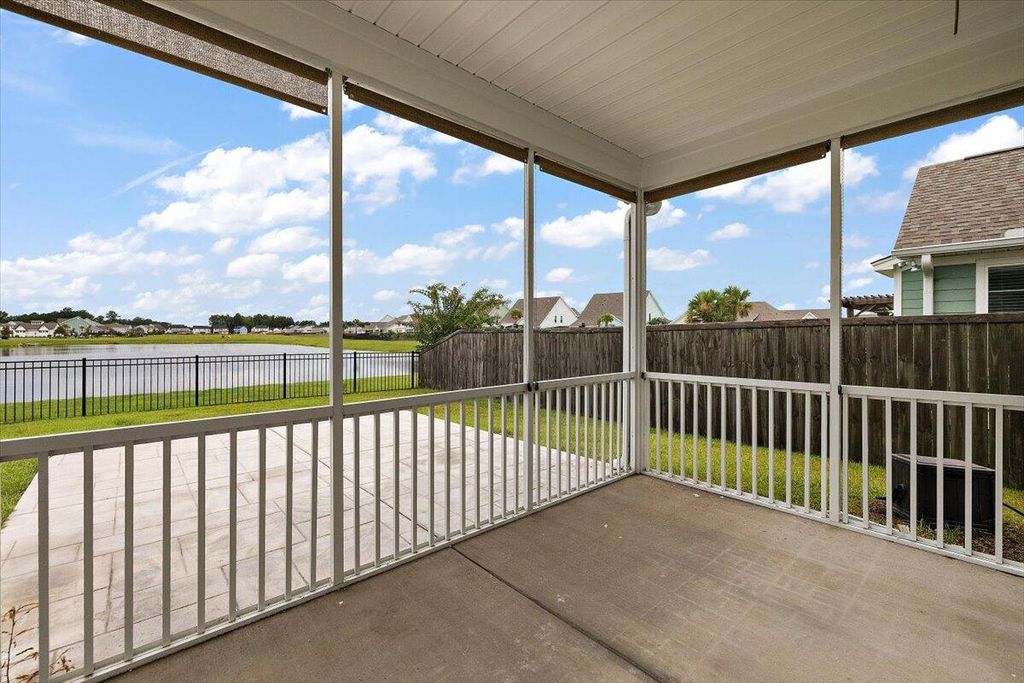 Image 32 of property listing at 656 Yellow Leaf Lane, Summerville, SC 29486