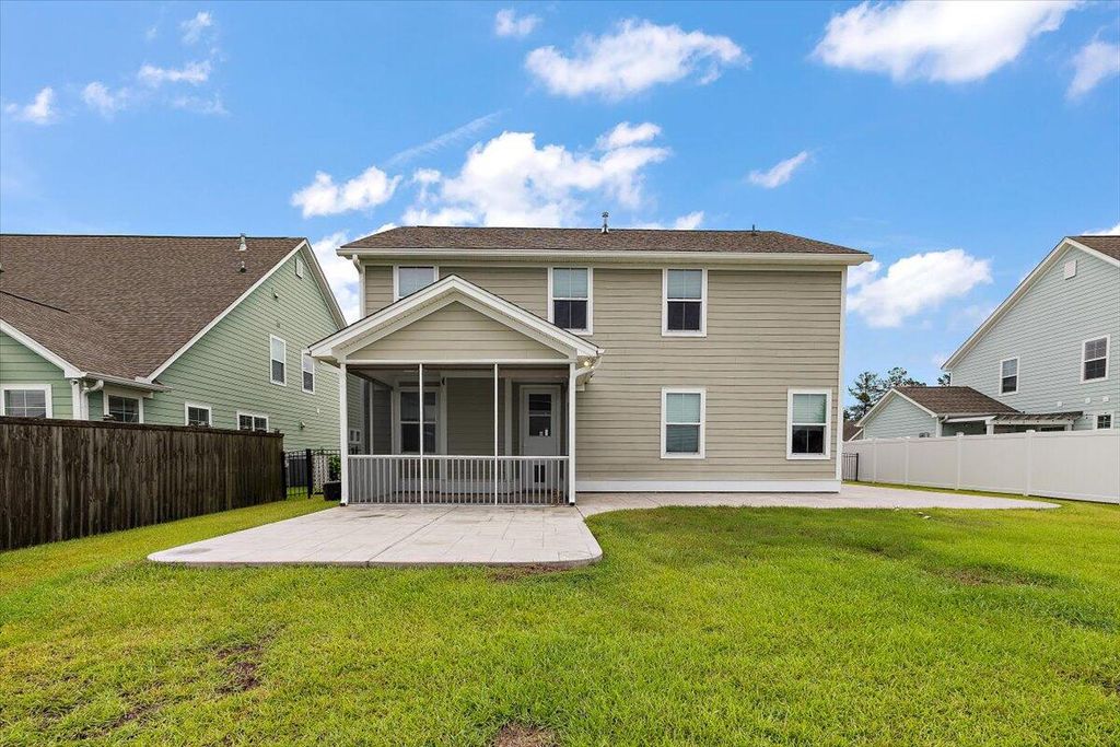 Image 36 of property listing at 656 Yellow Leaf Lane, Summerville, SC 29486