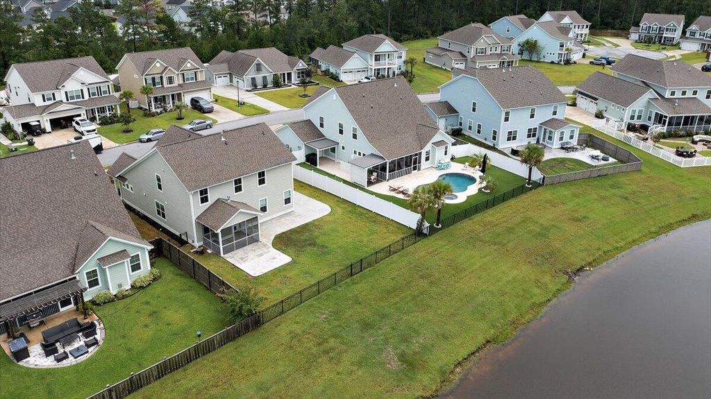 Image 40 of property listing at 656 Yellow Leaf Lane, Summerville, SC 29486