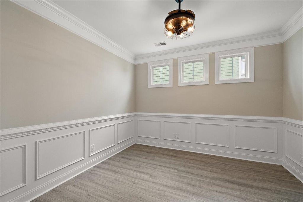 Image 6 of property listing at 656 Yellow Leaf Lane, Summerville, SC 29486