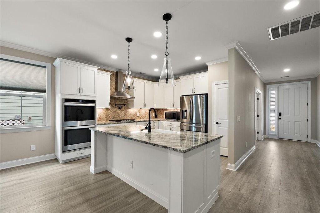 Image 9 of property listing at 656 Yellow Leaf Lane, Summerville, SC 29486