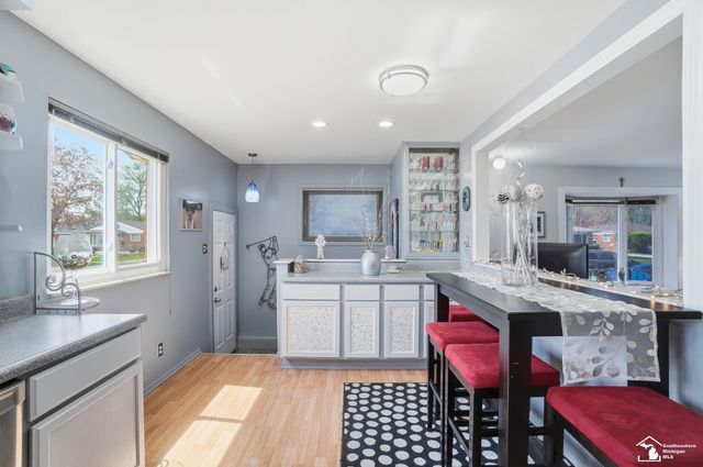 5902 N Lafayette Street, Dearborn Heights, MI 48127