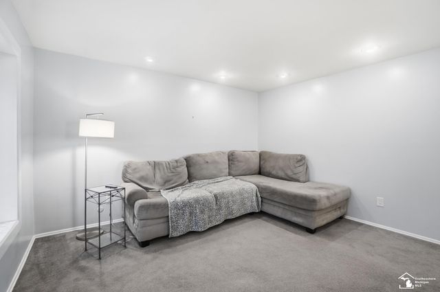 5902 N Lafayette Street, Dearborn Heights, MI 48127