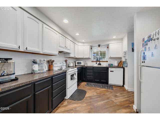 1202 N 1ST Ave, Rockaway Beach, OR 97136