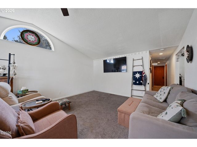 1202 N 1ST Ave, Rockaway Beach, OR 97136