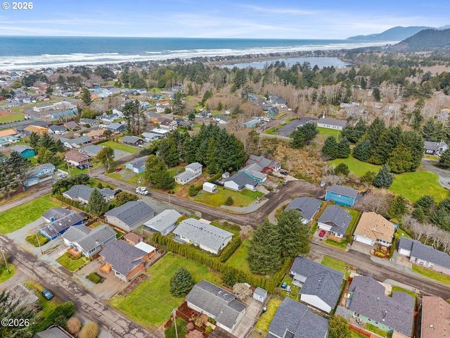 1202 N 1ST Ave, Rockaway Beach, OR 97136