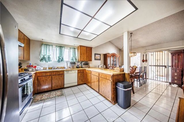 11332 Strathern, Sun Valley, CA 91352