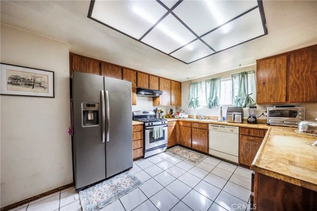 11332 Strathern, Sun Valley, CA 91352