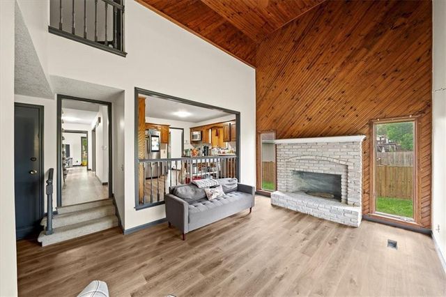 14609 Laquinta Drive, Grandview, MO 64030